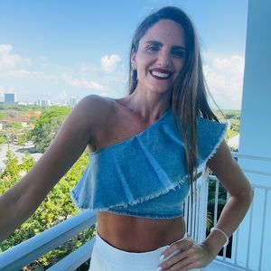 Crop top in light blue denim